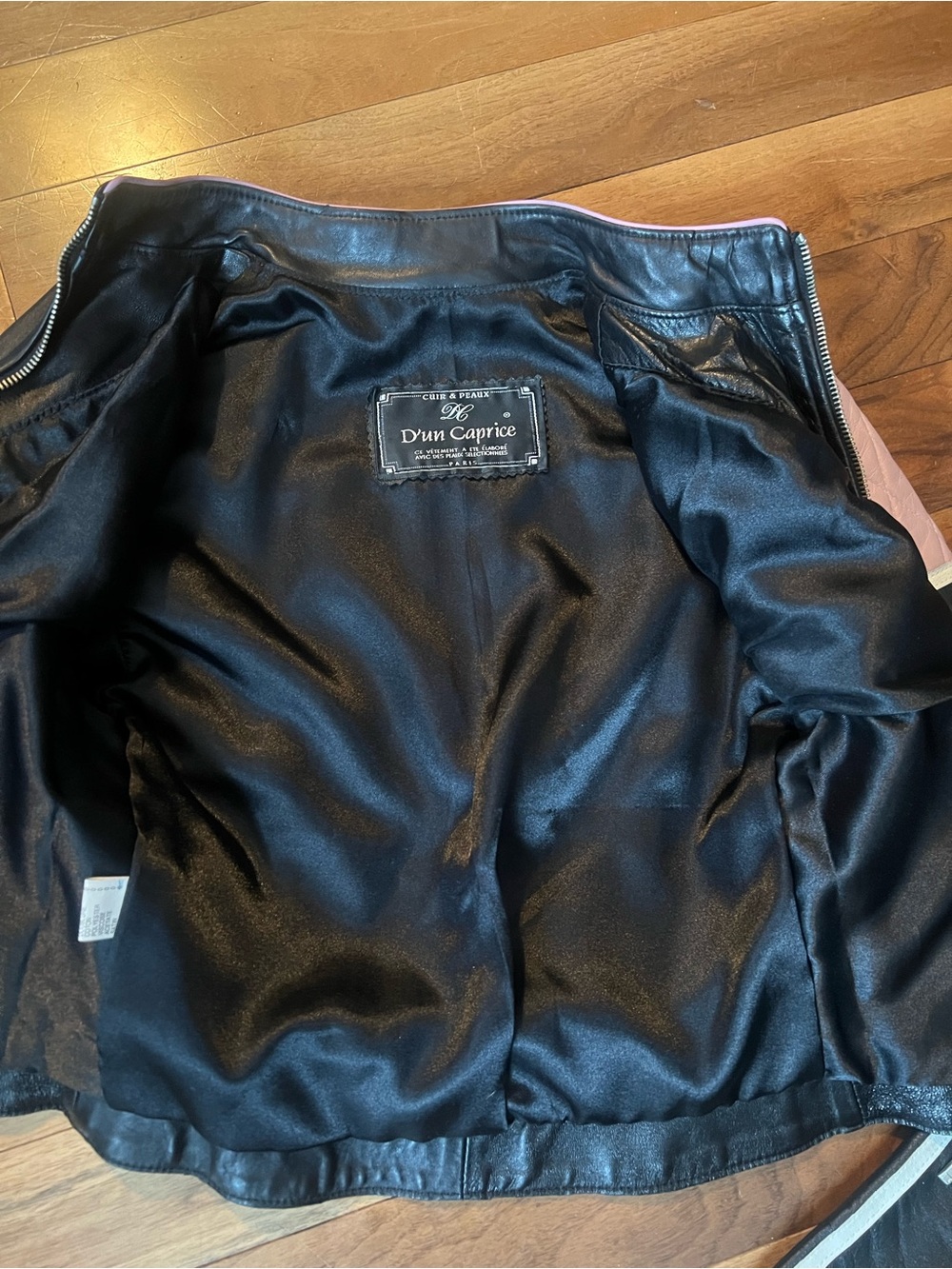 French Black and Pink Leather Jacket 🩷🖤 - Picture 4 of 7
